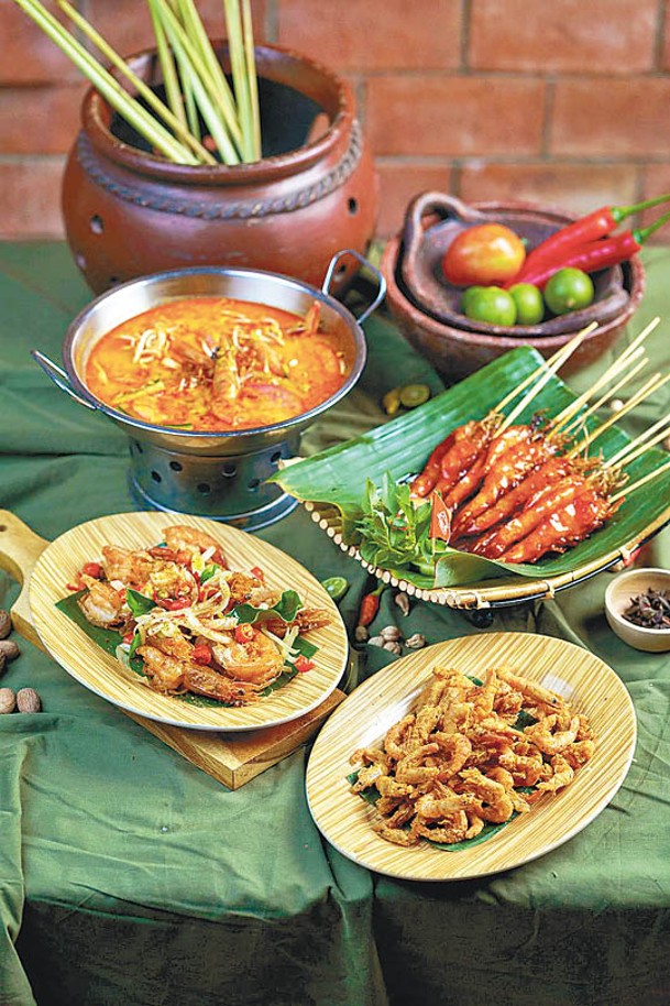 餐廳主打多種地道印尼菜式，還提供素食菜單，滿足不同人士的飲食需要。