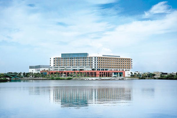 酒店擁有絕佳景觀，從水景灣、熱蘭遮城、台南古都等均盡收眼底。