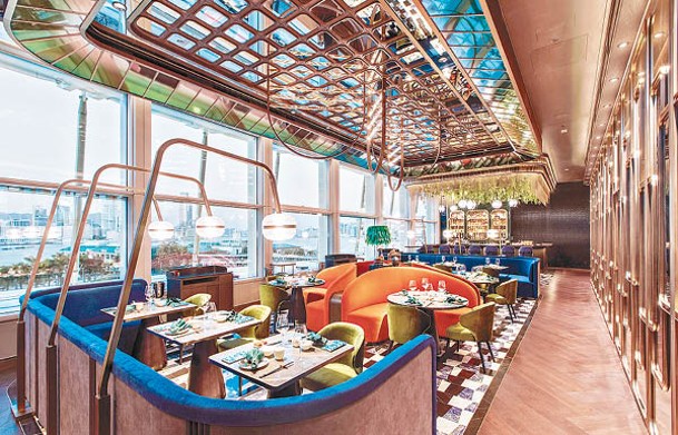 主用餐區用色繽紛，配無敵海景，氣氛一流。