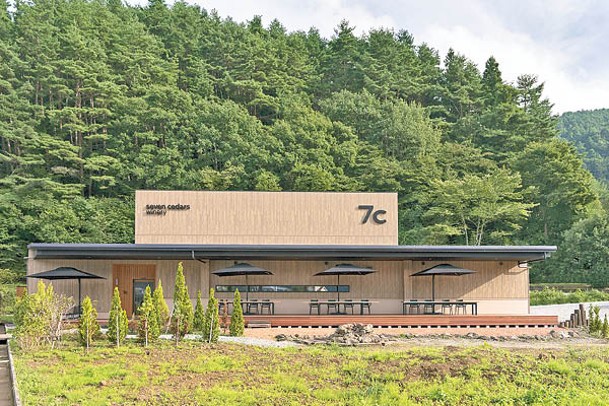 於2022年開業的7c | seven cedars winery，是富士河口湖町首間酒莊。