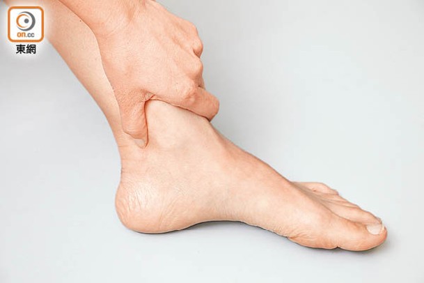 位於足內側，內踝尖與跟腱之間凹陷處的太溪穴是補腎大穴。