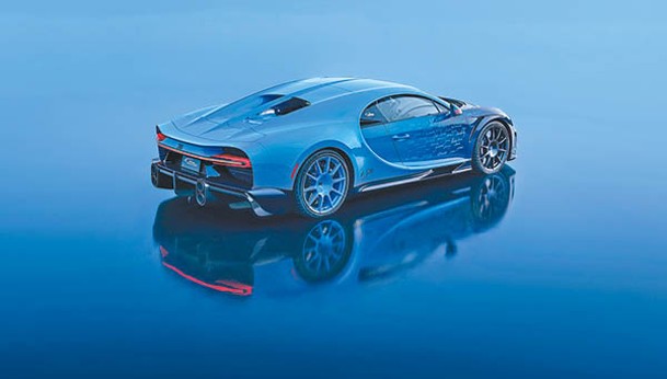 車身刻意採用跟2016年於日內瓦車展登場的首款Chiron色調，不同的是「大西洋藍」和「法國賽車藍」融合漸變噴塗技術。