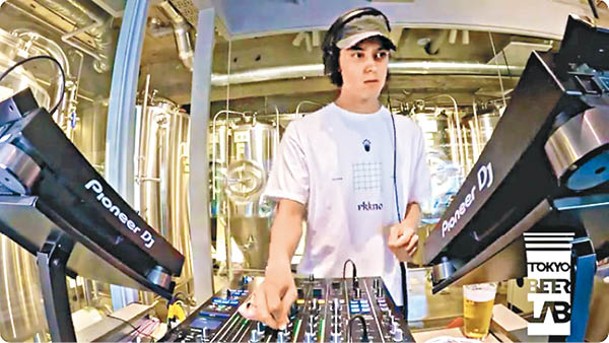 啤酒廠旁邊設有DJ Booth，不時有DJ打碟，對音樂有興趣的朋友也可以報名成為DJ一分子。