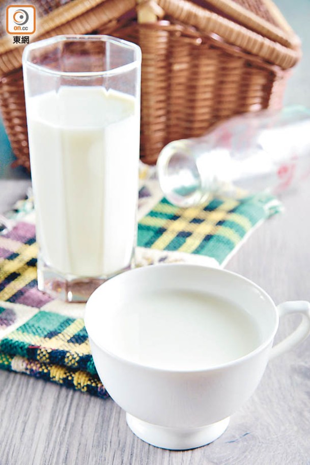 牛奶發酵中產生的天然保濕因子AHA，能夠溫和地去除老廢角質。