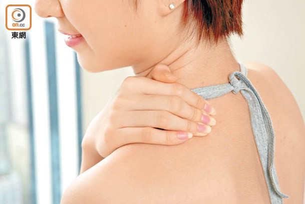 背部、胸口、腋下等出汗部位容易長出汗疹。