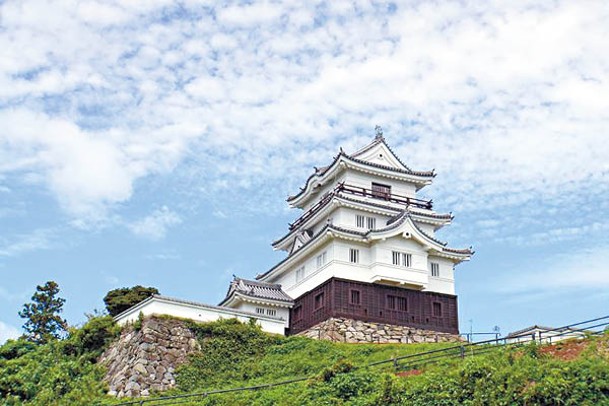 落成於1718年的平戶城是日本百大名城之一，亦是日本首間提供常設住宿服務的城堡。