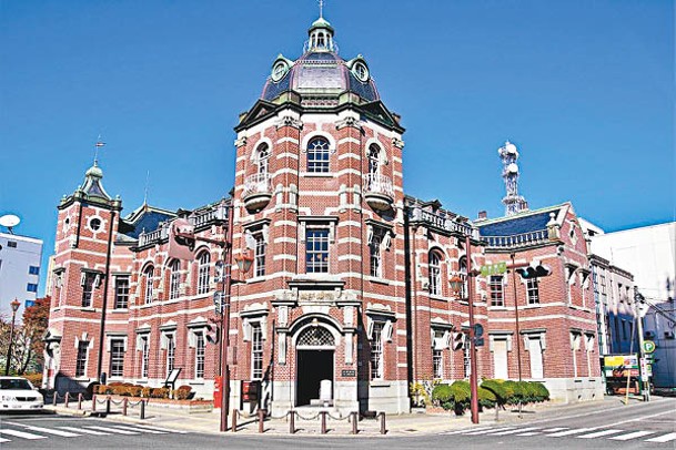 盛岡市地標岩手銀行紅磚大樓，現時作為國家指定重要文化財向公眾開放。