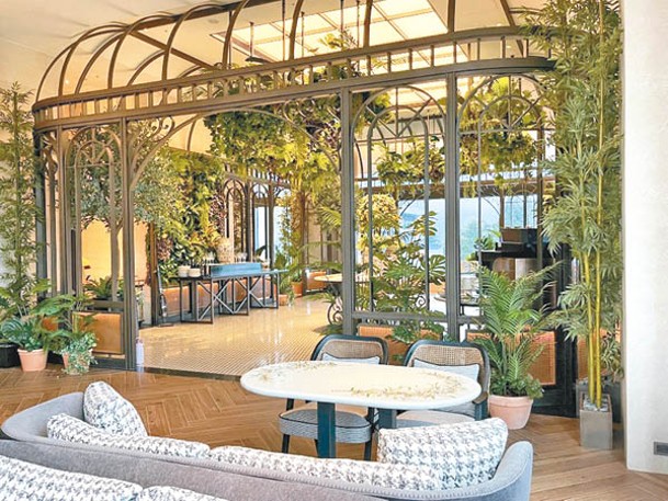 雲水行政酒廊洋溢着濃厚的意大利托斯卡尼花園氛圍。