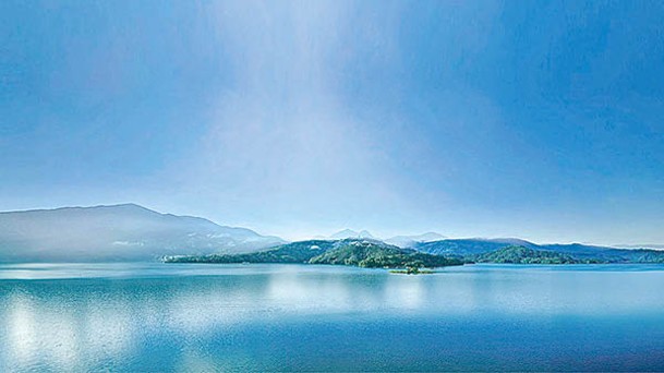 酒店將於今年第3季開幕，坐落於涵碧半島最高處的隱密湖畔，周圍被山水環抱。
