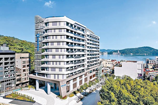 作為日月潭首間國際級五星酒店，外觀以水的意象為主軸設計。