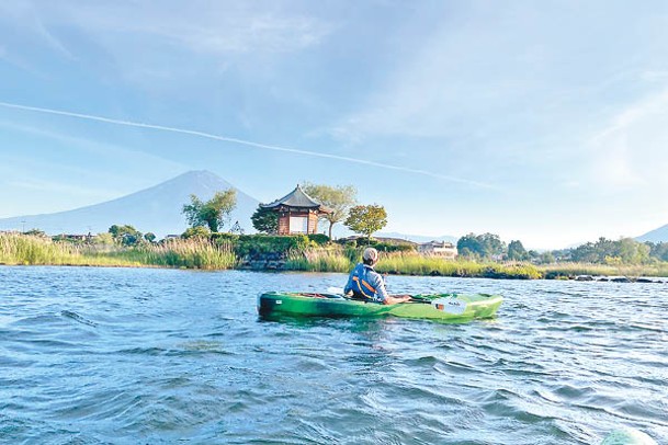 住客可到河口湖一帶進行釣魚、划橡皮艇等戶外活動。