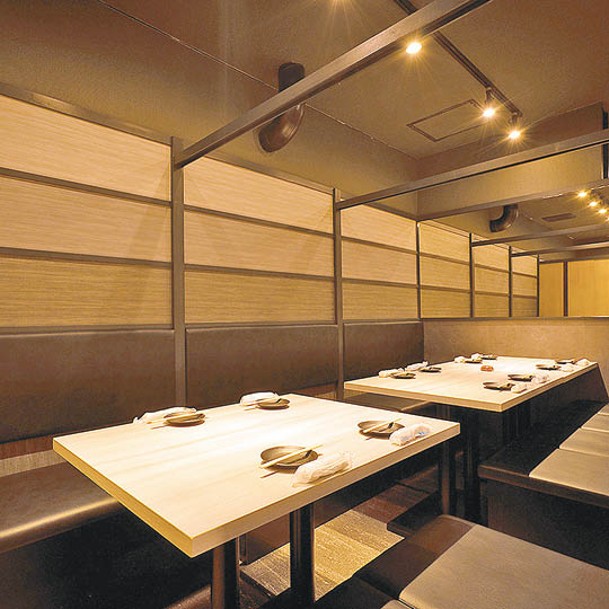 餐廳設有多個獨立用餐空間，私隱度高。