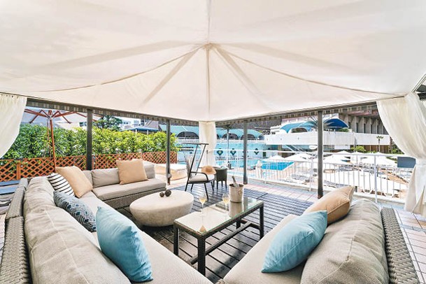 每日限定1組的Super Cabana，小屋內設有舒適的梳化，收費¥135,000起（約HK$6,750）。