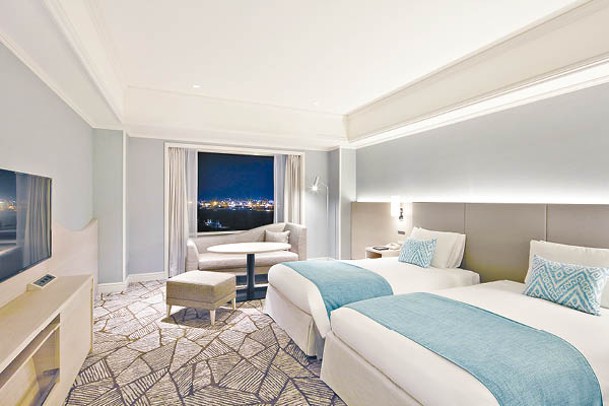 客房很有空間感，選擇海灣景樓層的住客可保證入住20至24樓的高樓層。