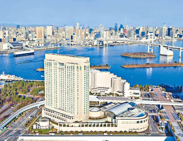 樓高30層的東京台場日航大酒店，提供882間客房。