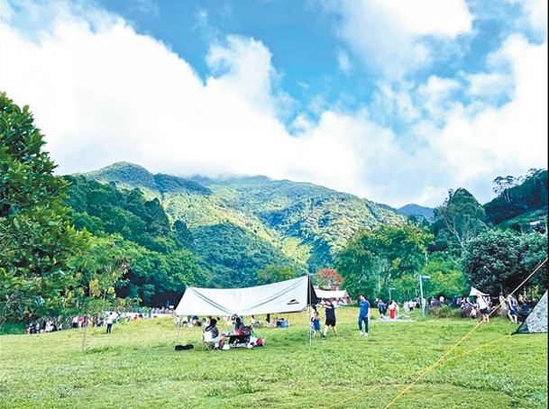 山谷腳下設有大草地，可以搭建帳幕露營野餐。