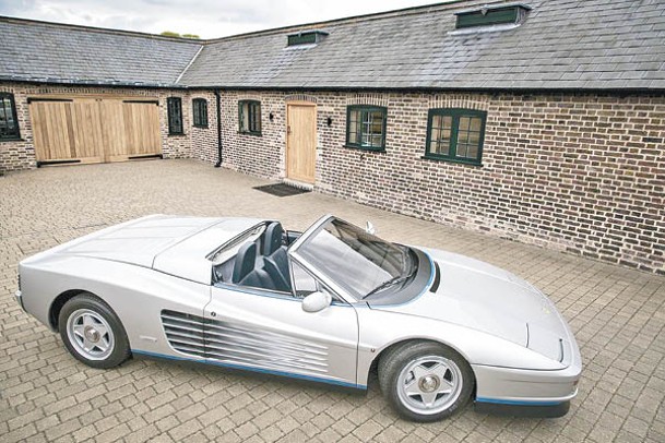 這輛不設車頂的Ferrari Testarossa Spider，是1986年Pininfarina為法拉利車迷Gianni Agnelli特別打造的One-off。