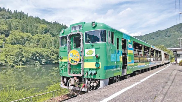 10月指定日子只見線有觀光列車Kazekko只見線滿喫號運行。