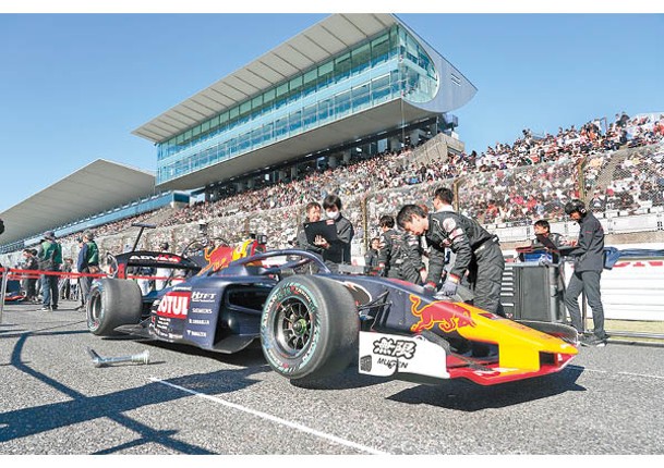 鈴鹿賽車場是日本首條F1賽道，現時是舉行日本大獎賽等賽事的場地。