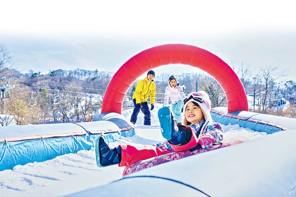 今年會擴建雪人公園，提供更多空間讓小朋友們盡情玩雪。