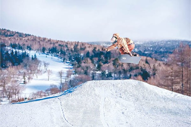 Free Ride Park用人工雪製作跳台，適合喜歡跳躍的朋友。