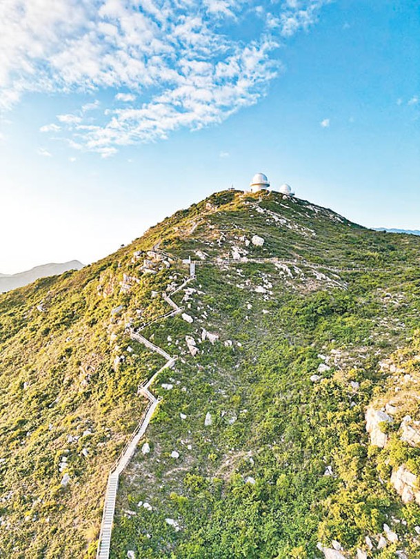 經高空棧道便能到達天文台，惟路線頗為陡峭，想舒服點可乘坐接駁車。（小紅書@筱夕）