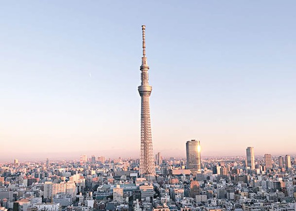 東京晴空塔在1月1日增設「初日之出特別營業」，於清晨開放讓大家觀賞元旦日出。