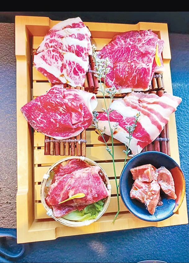 燒肉六宮格包含多種牛肉部位，牛魔王可別錯過。