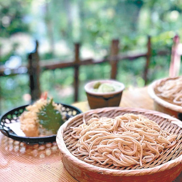 深大寺附近蕎麥麵店林立，推介開業逾60年的青木屋出品。