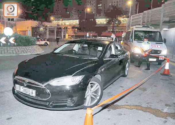 警截Tesla毒餐車  拘兩男