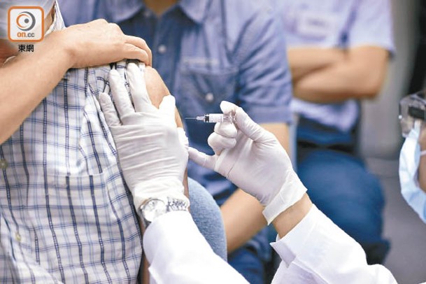 市民接種疫苗後會獲發針卡作證明。