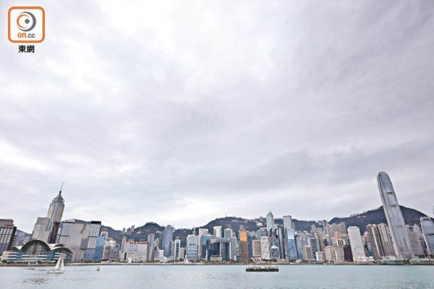 香港遭受新冠折磨逾年，損失6,000億港元。
