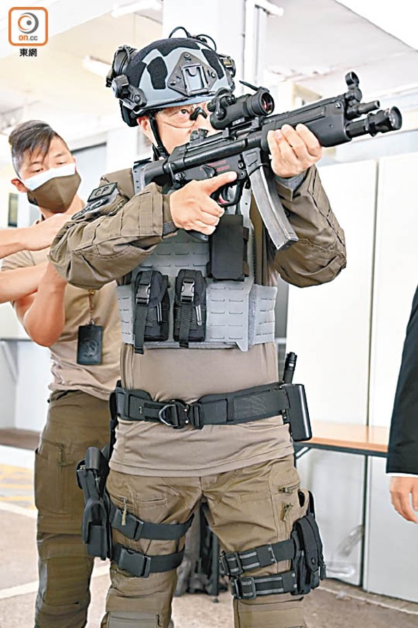 鄧炳強早前以反恐特勤隊造型，為香港警隊拍攝宣傳片。