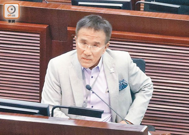 田北辰反對限制委員會人數及限制議員加入委員會，引起在席議員爭論。