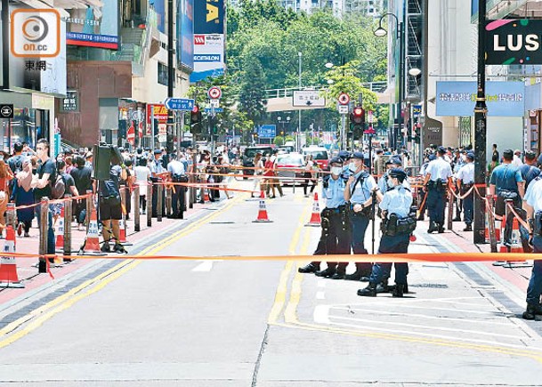 警方當日於銅鑼灣執勤控制秩序。