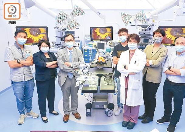 東區醫院「微創外科訓練中心」獲醫管局2021年傑出團隊獎。（黃偉邦攝）
