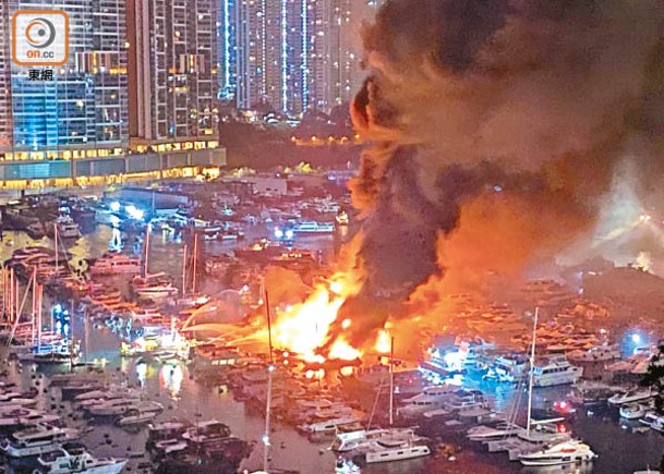 香港仔南避風塘大火最少30艘船隻受波及。
