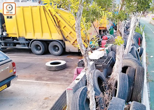本報曾揭發將軍澳工業邨一個停車場出現大量廢輪胎。