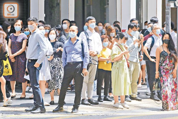 變種病毒來勢洶洶，專家促市民盡早接種疫苗。