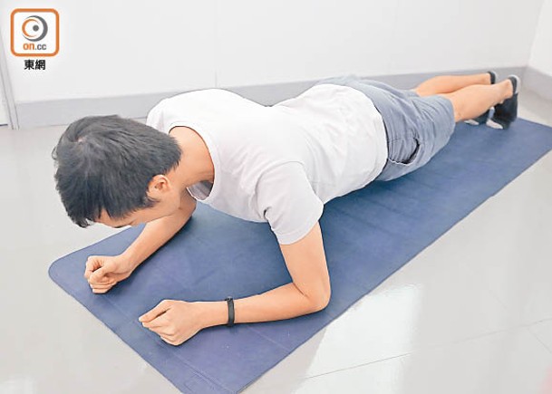 平板支撐可訓練腹部核心肌肉。