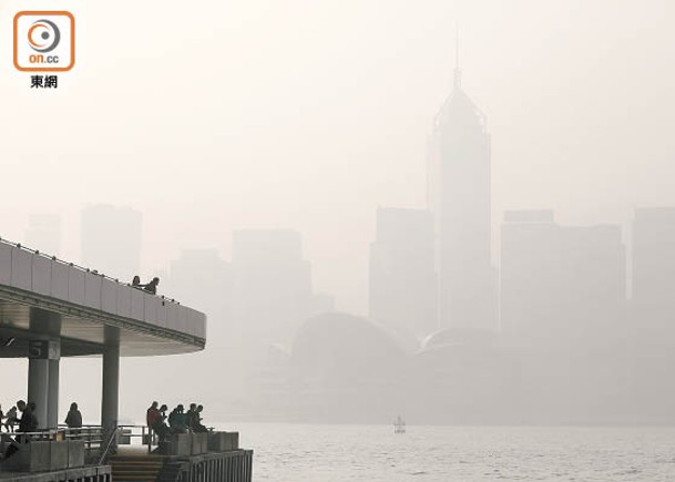 本港受熱帶氣旋「煙花」影響，空氣質素轉差。