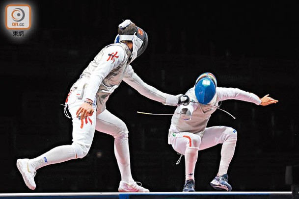 「劍神」張家朗（左）在決賽中擊敗上屆奧運冠軍。