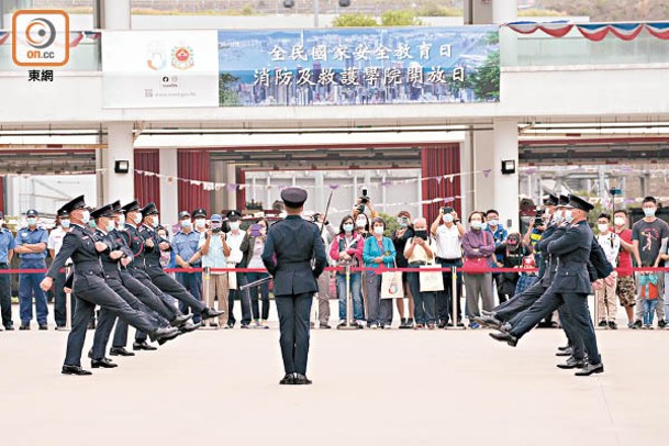 消防處曾在全民國家安全教育日進行中式步操表演。