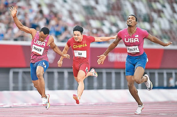 蘇炳添（中）首戰奧運百米決賽。