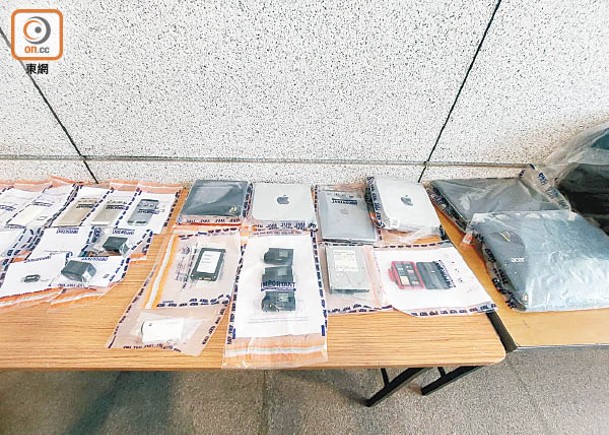 警方檢獲的一批電腦、手機及偷拍工具。
