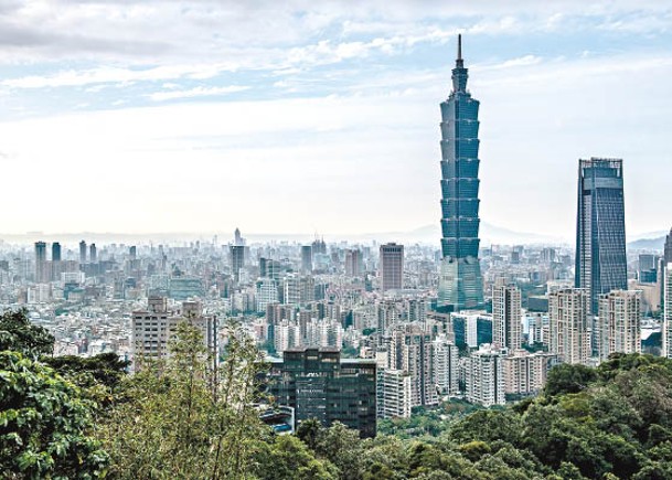 台灣陸委會稱，希望港府尊重民眾的出入境自由。