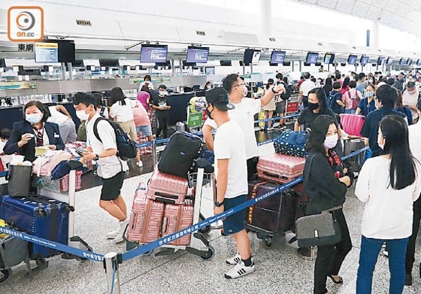 不少香港市民選擇移民外地。