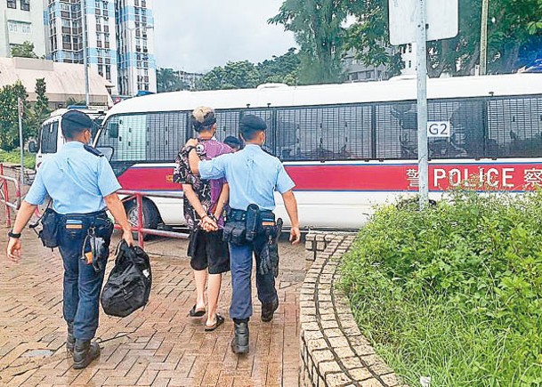 西貢碼頭掃毒  警截藏大麻男子