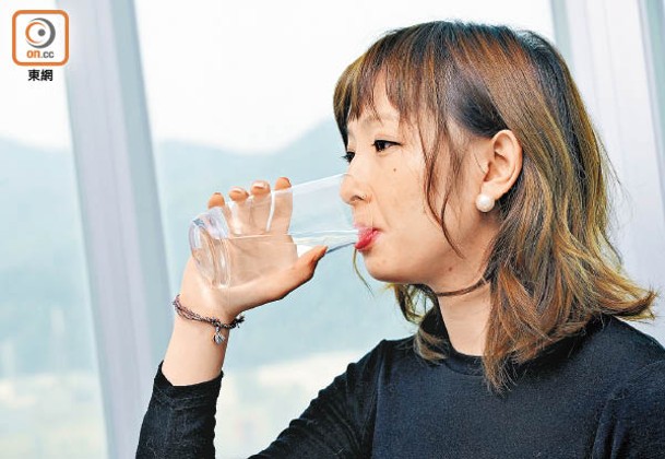 市民每日最少應飲兩升水。