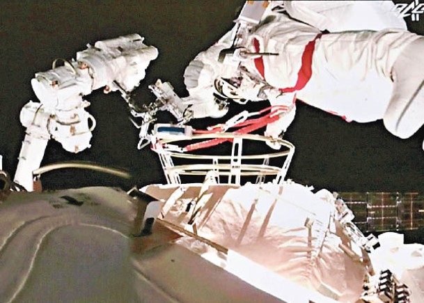 神舟十二號太空人將於下月3日與香港的青少年進行「天地對話」。
